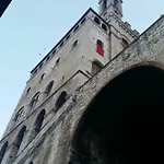 招待所 La Casa In Piazza 古比奥