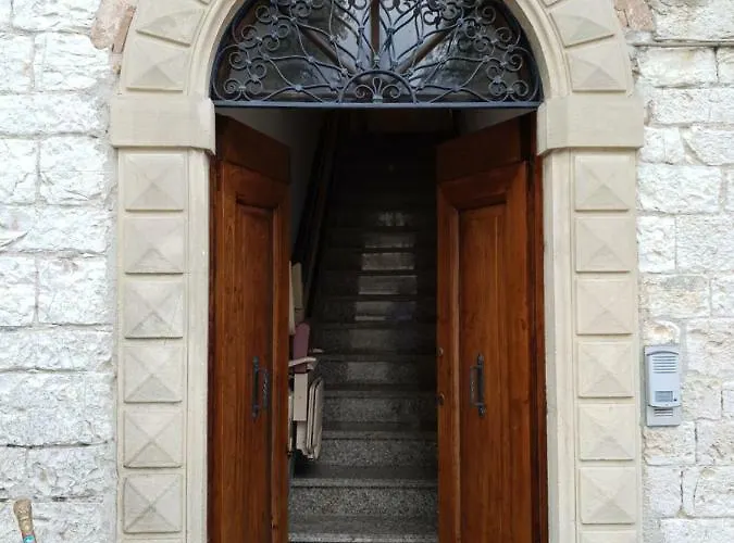 La Casa In Piazza 古比奥