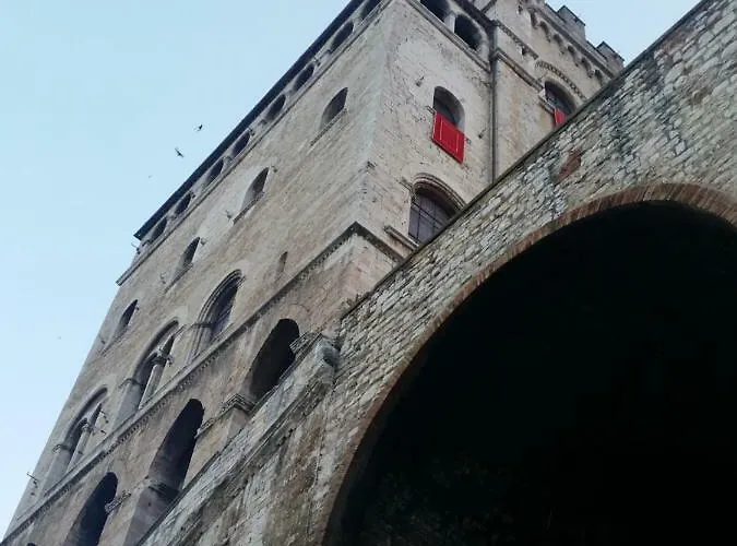 招待所 La Casa In Piazza 古比奥