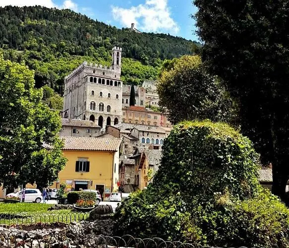 招待所 La Casa In Piazza 古比奥